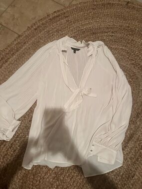 WHITE PLEATED LONG SLEEVE BLOUSE